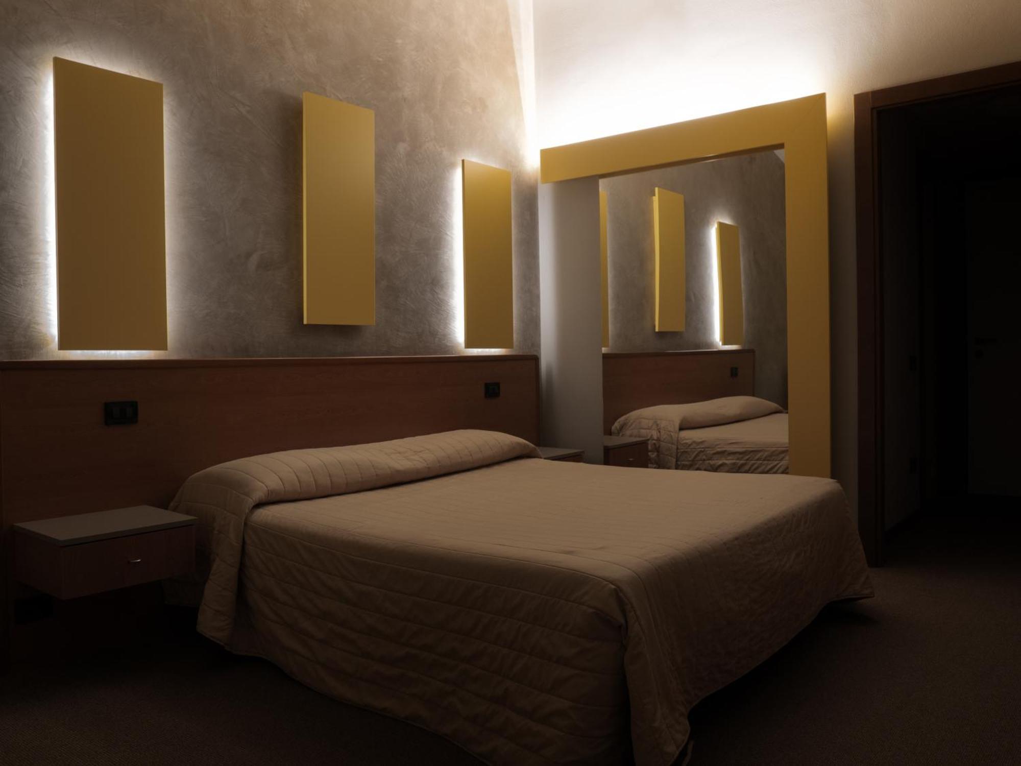 Dealuna Motel Fidenza Eksteriør billede