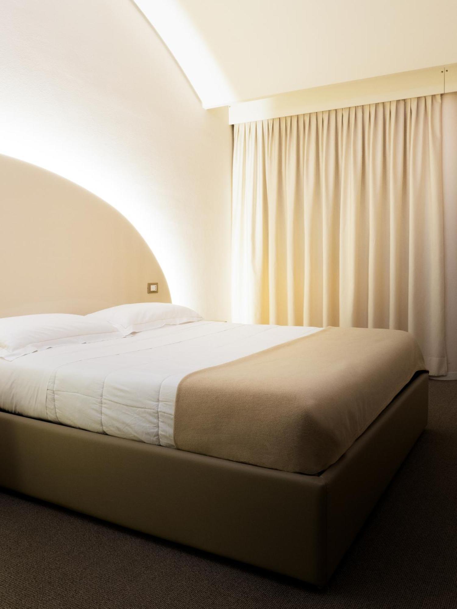 Dealuna Motel Fidenza Eksteriør billede